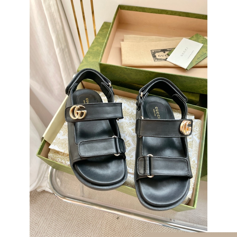 G*u*i sandals